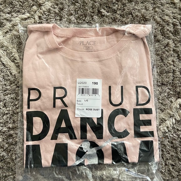 NWT🎉 Adult T-Shirt - Picture 3 of 7